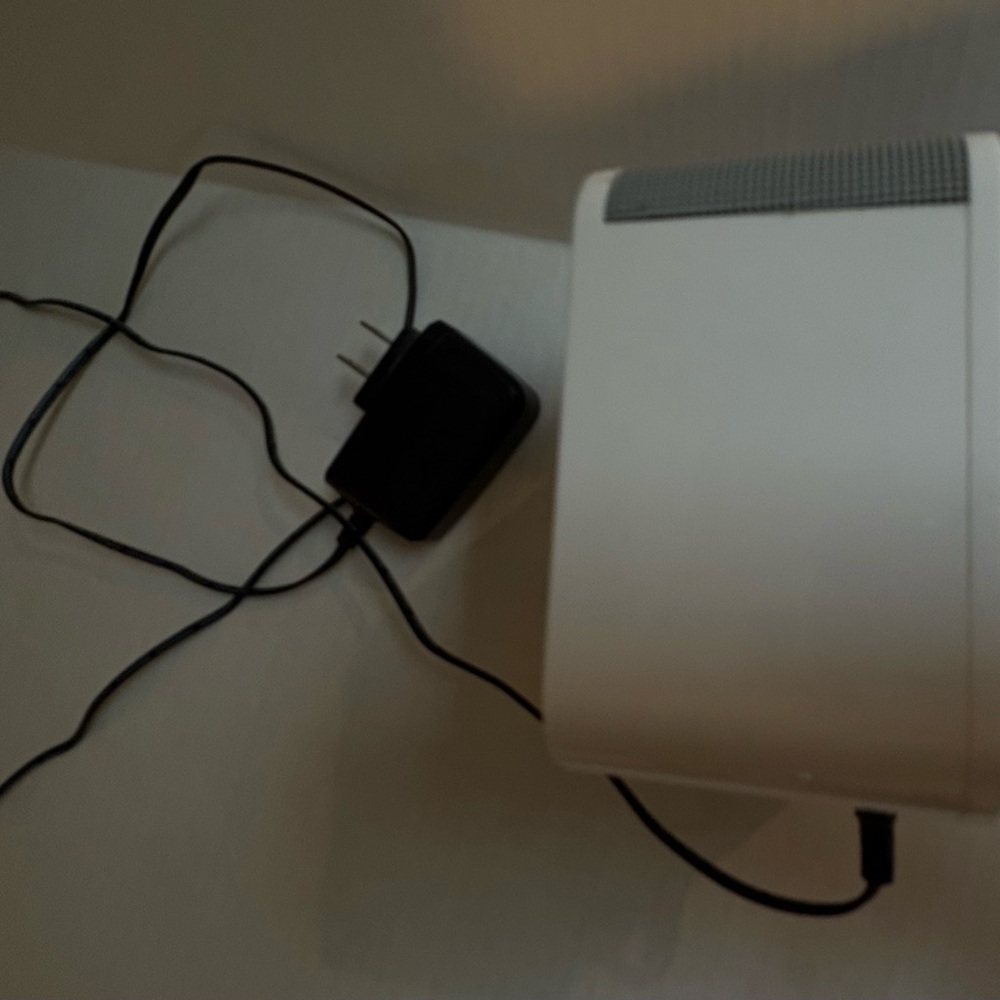 White Noise Machine with Multiple Sound Options Battery and Plug in - Picture 7 of 10